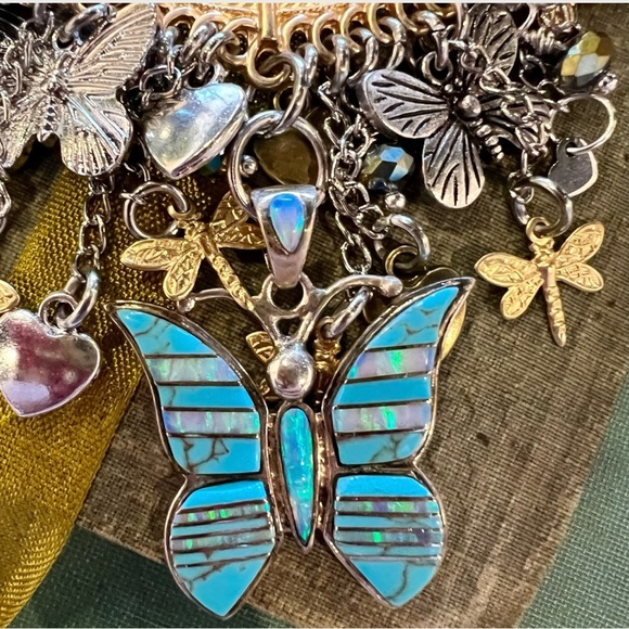 Vintage Turquoise, mother of pearl and abalone Butterfly charm necklace - Picture 4 of 17